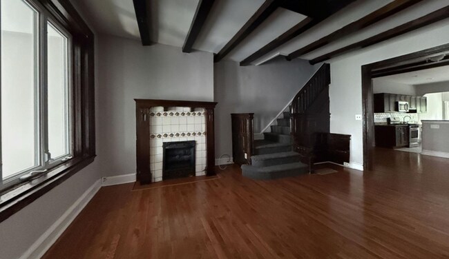 Building Photo - 459 Winona St