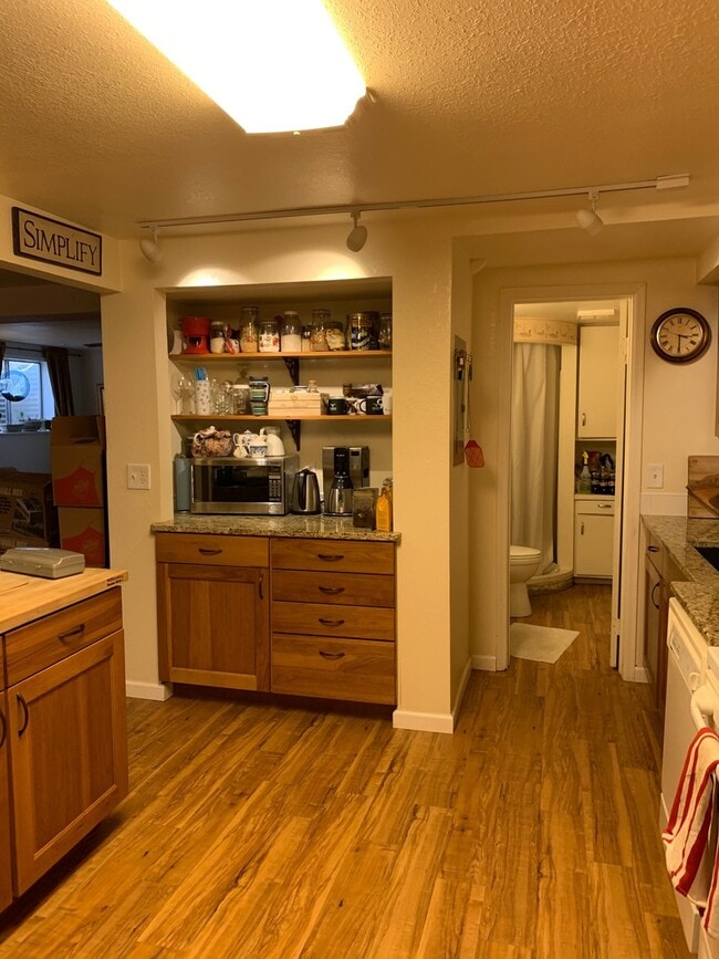 Building Photo - This is a MUST SEE 1 Bedroom, 2 Bath apartment in Loveland