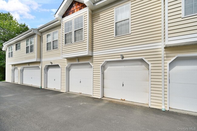 Building Photo - 4706 Whispering Hills Dr