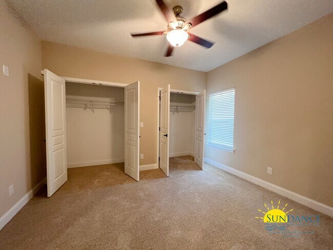Building Photo - Gorgeous 4 Bedroom Home in FWB!