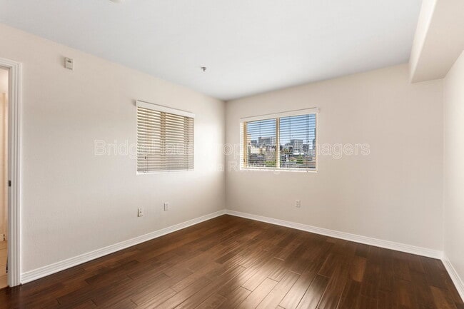 Building Photo - 801 W Hawthorn St