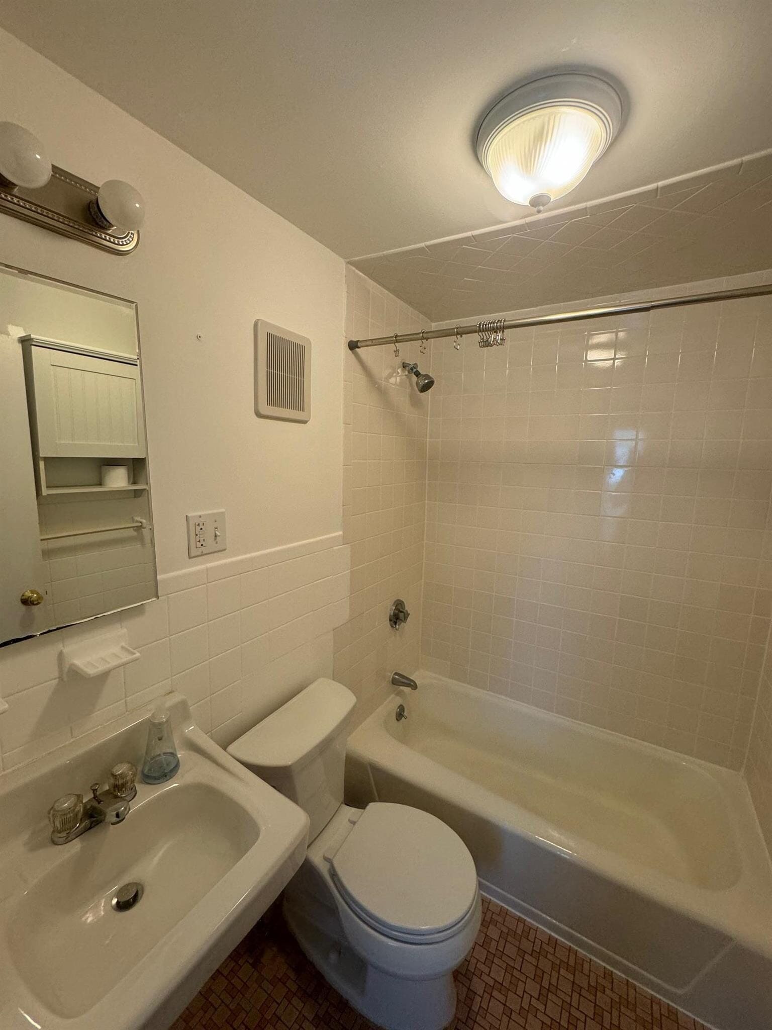 Building Photo - 213 Beacon St