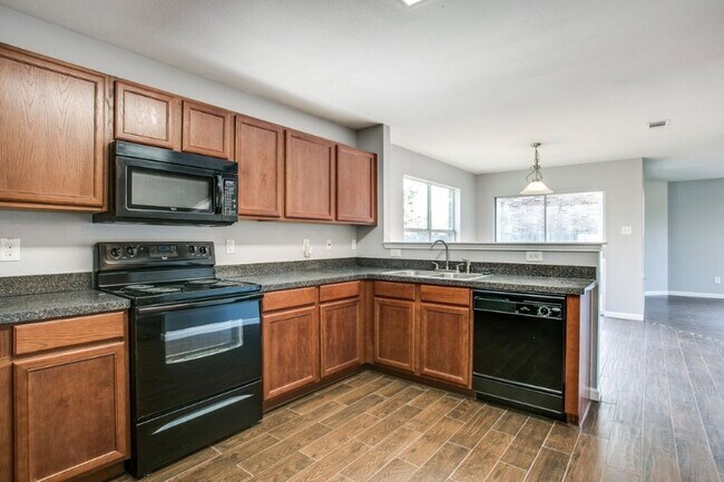 Building Photo - 2225 Splendor Ct
