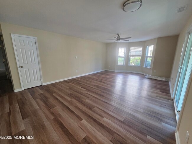 Building Photo - 277 Tulip Ln