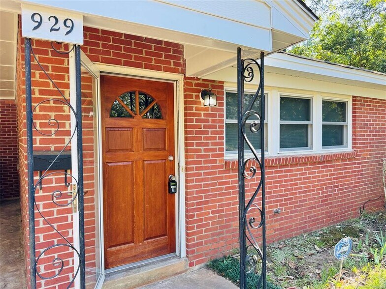 Building Photo - 929 Parkwood Dr