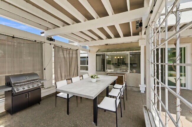 Building Photo - Stunning 4BR + Office/Den, 3BA View Home with 3-Car Garage!