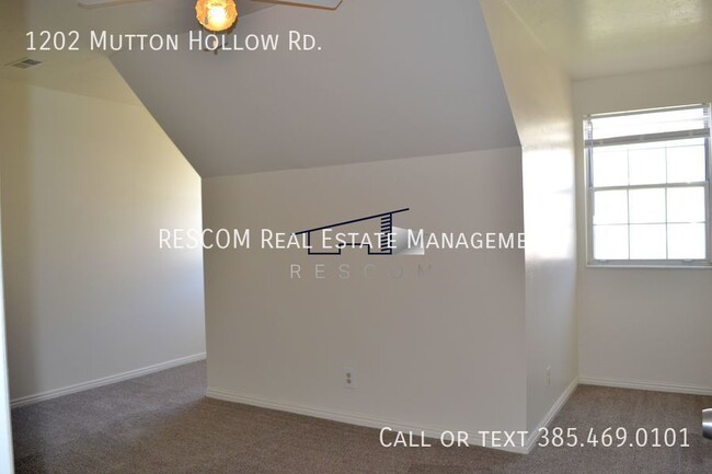 Building Photo - East Kaysville 4 Bedroom House!