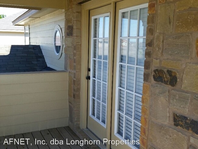 Building Photo - 3 br, 2.5 bath House - 4907 Old Homestead St