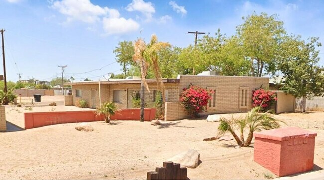 Building Photo - 1332 N Miller Rd