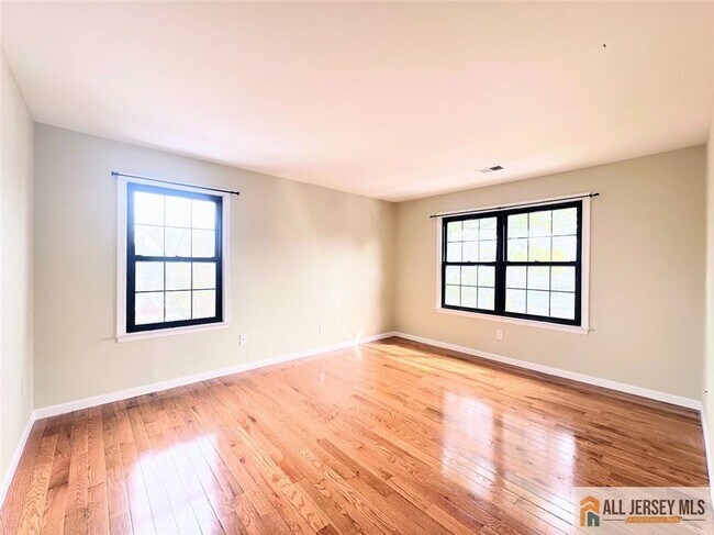 Building Photo - 1212 Woodhaven Dr