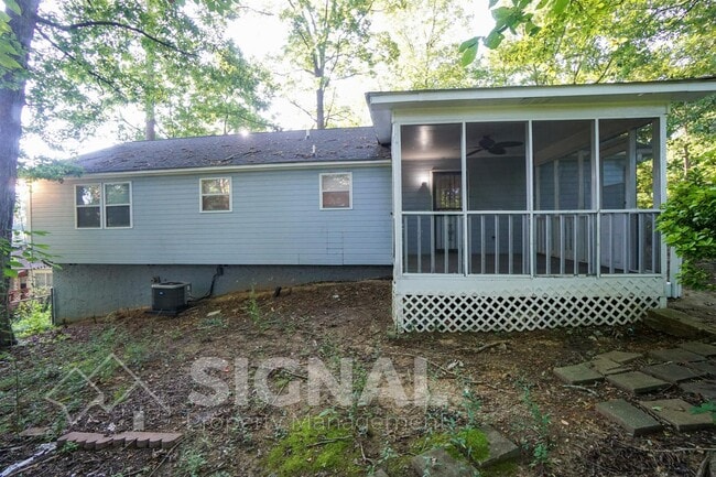 Building Photo - 1312 Winola Ln