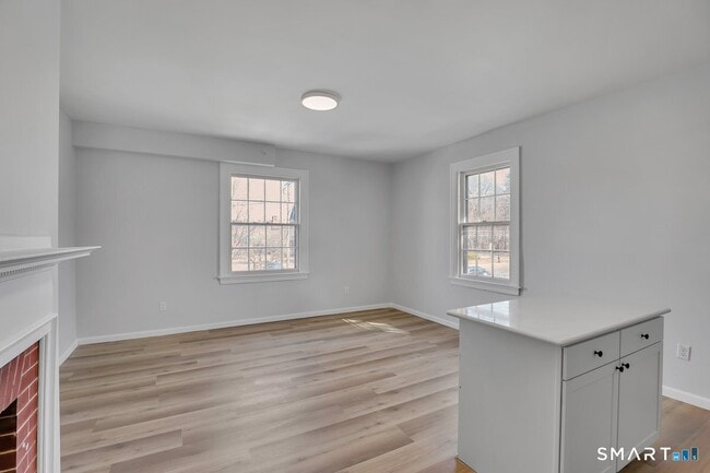 Building Photo - 192 Hartford Rd