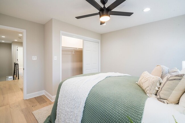 Building Photo - Natural-Light Stunner Near Eastern Market & Potomac Metro