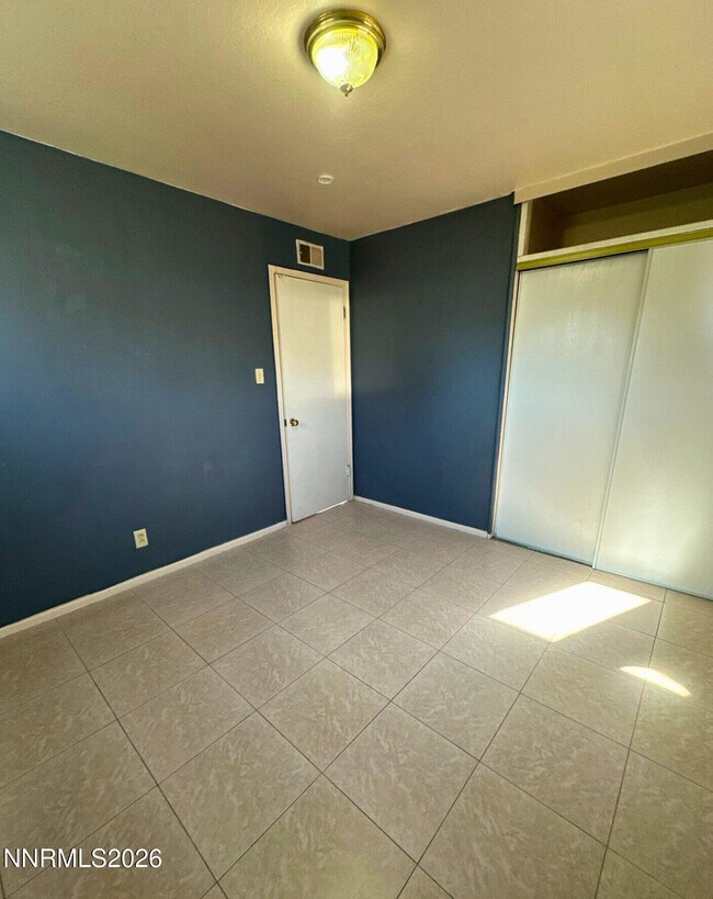 Building Photo - 39 E K St