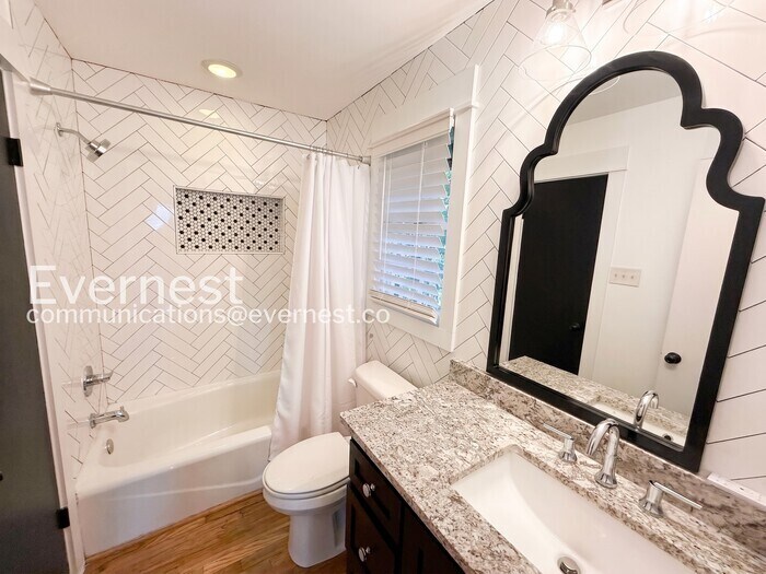 Building Photo - 112 Crest Dr