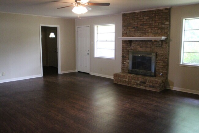 Building Photo - Updated 3 Bedroom in Tyler