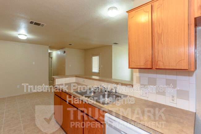 Building Photo - 932 Maplewood Dr