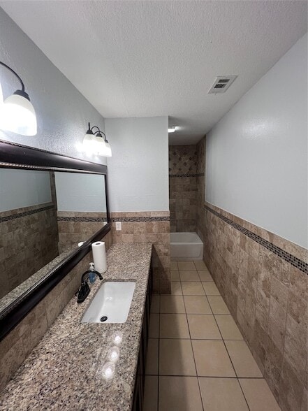 Building Photo - 818 Fairlawn Dr