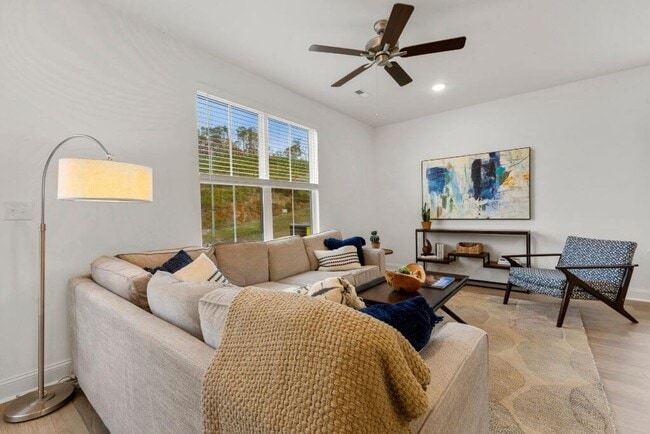 Building Photo - Modern 3-Bedroom Townhome with 2-Car Garage at Chapman Trace!