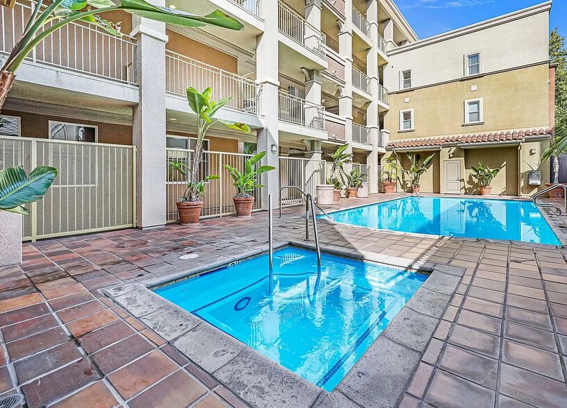 Building Photo - 4060 Glencoe Ave