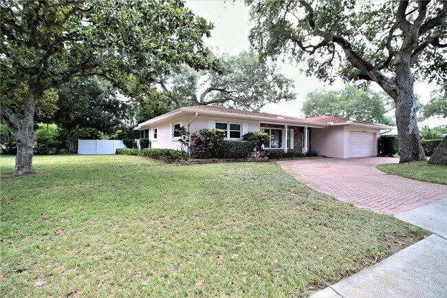 Building Photo - 1001 Brookside Dr