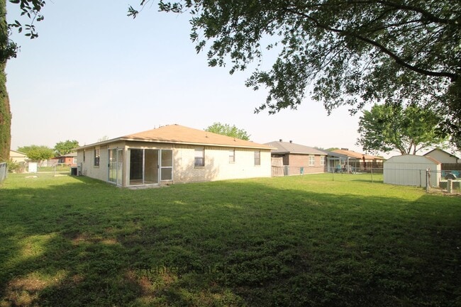 Building Photo - Winfield Estates!