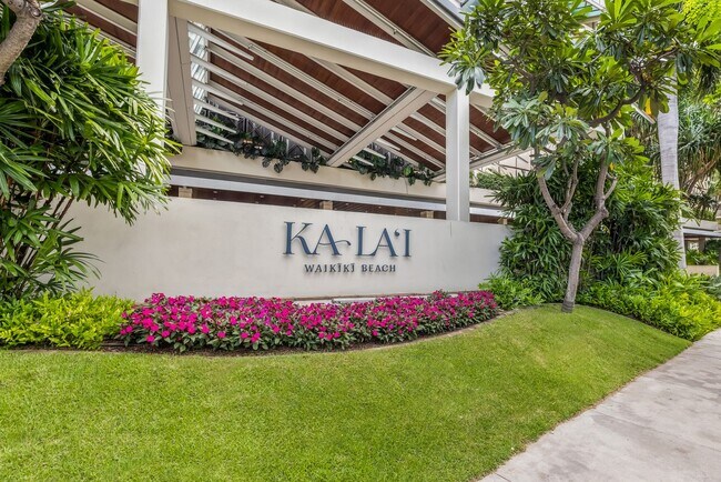 Building Photo - Spacious Waikiki Studio, One Block From Fo...