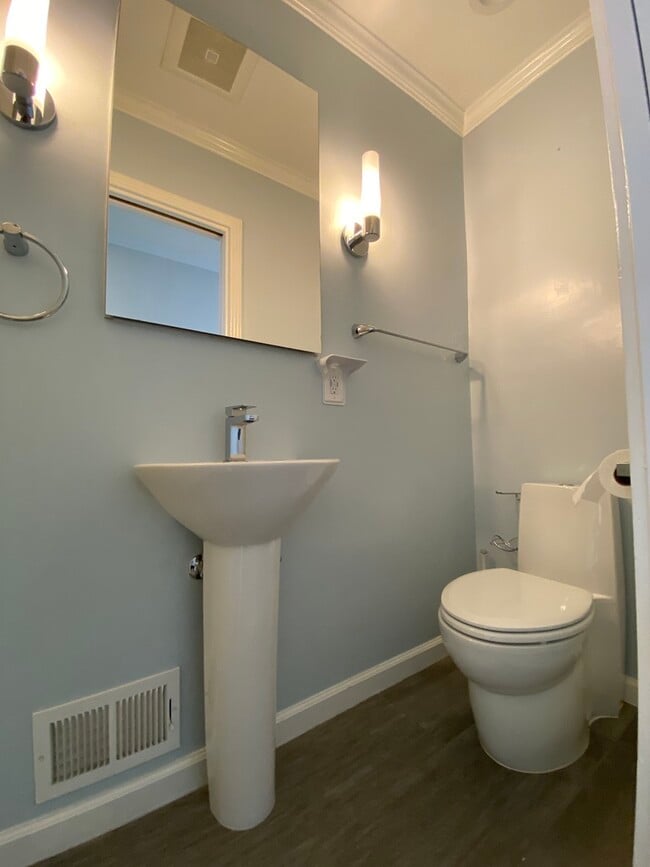Building Photo - 161 El Bonito Way