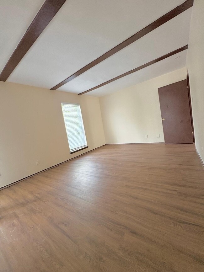 Building Photo - 6200 W Tidwell Rd