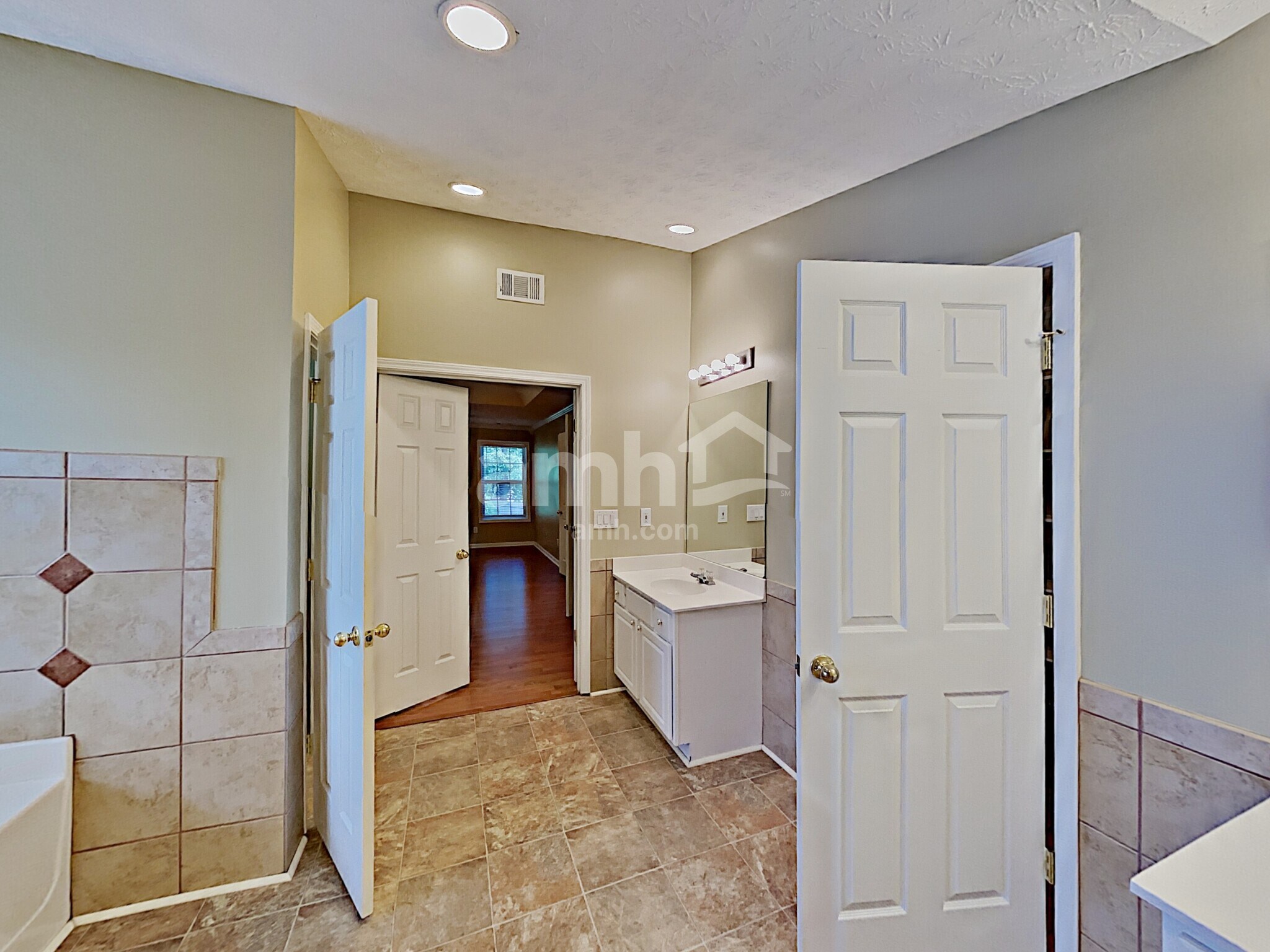 Building Photo - 875 Clairidge Ln