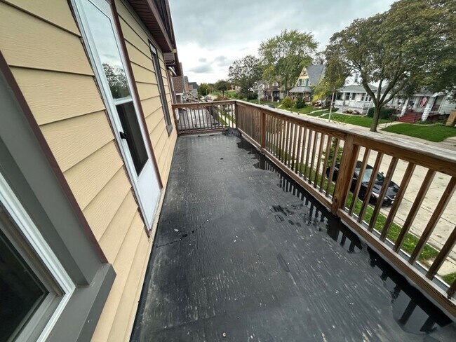 Building Photo - 1213 S 72nd St
