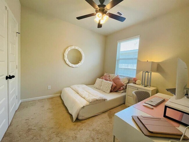 Building Photo - 7927 Tindarey Maple Trace