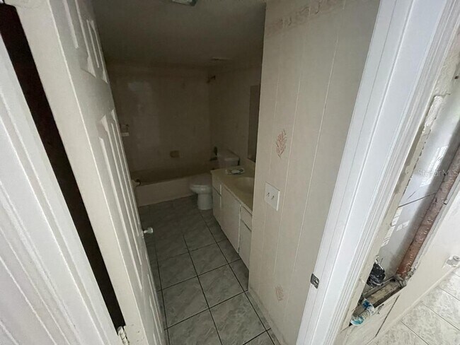 Building Photo - 4692 Sussex Terrace