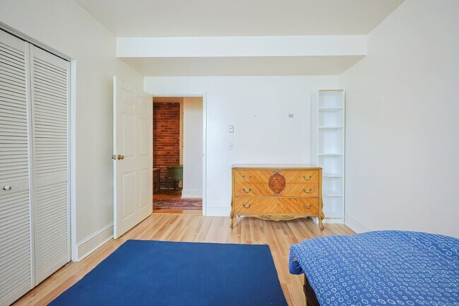Building Photo - Hovey Condo