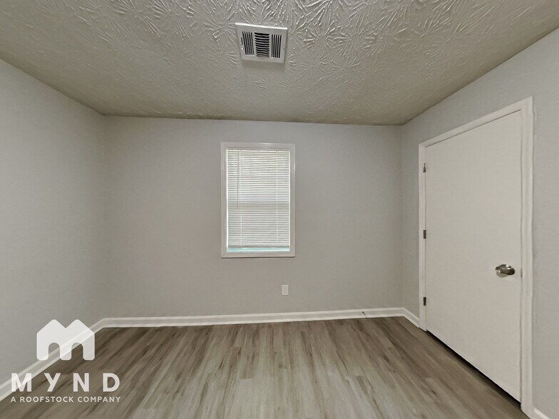 Building Photo - 9274 River Chase Way
