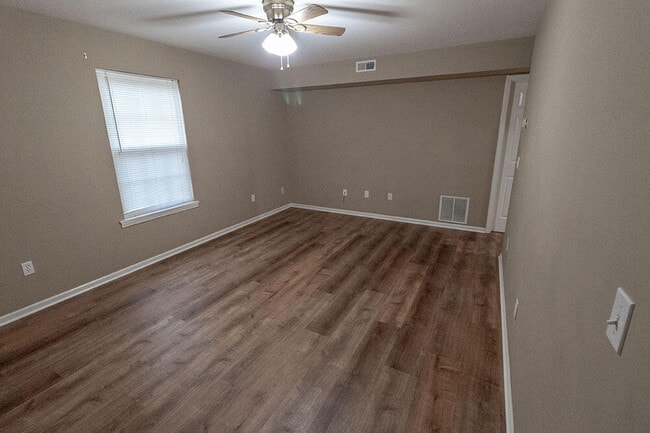 Building Photo - 1530 Florence Dr