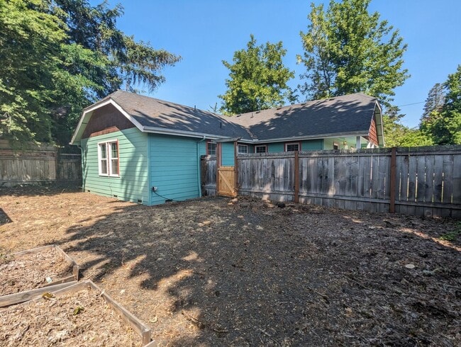 Building Photo - 4-Bedroom, 2-Bath Home In The Amazon Area ...