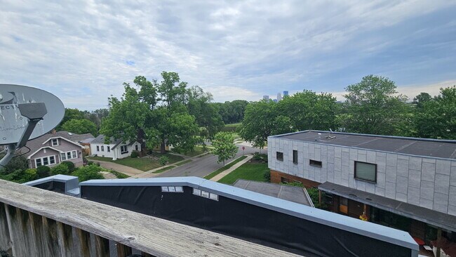 Building Photo - Rare Find: 2BR With Private Rooftop Deck, Bryn Mawr