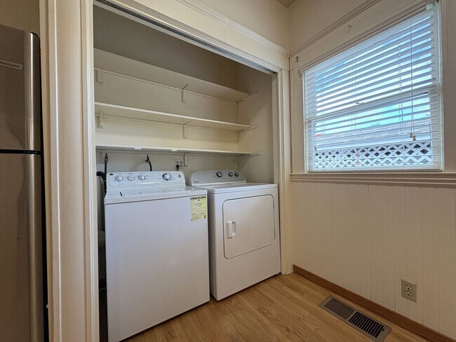 Building Photo - Charming Craftsman Style Home for Rent in ...