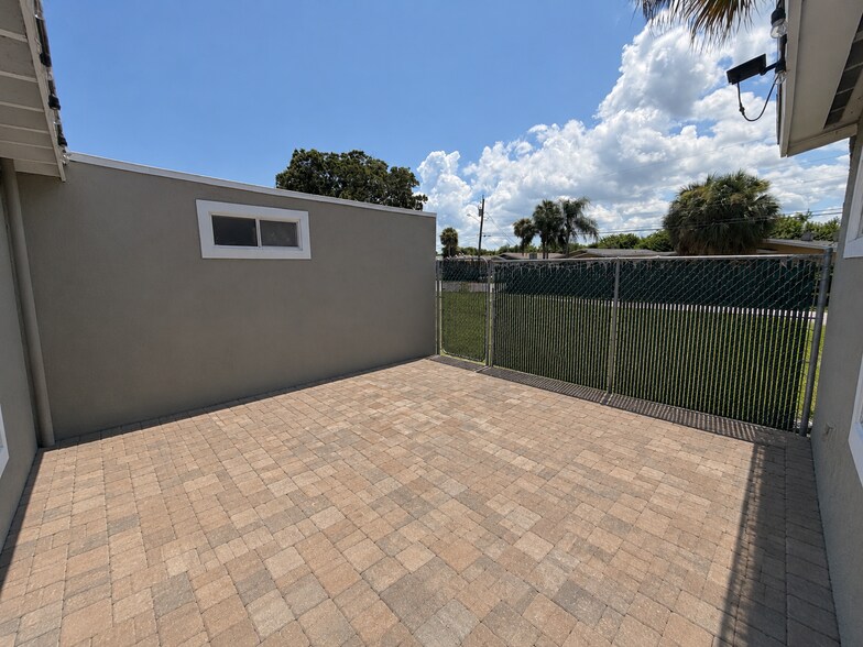 Building Photo - 2505 Spence Dr NE