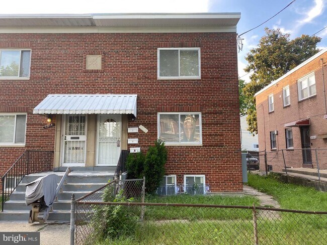 Building Photo - 1216 Savannah Pl SE