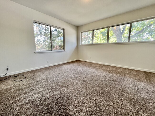 Building Photo - 3500 Loyola Ln
