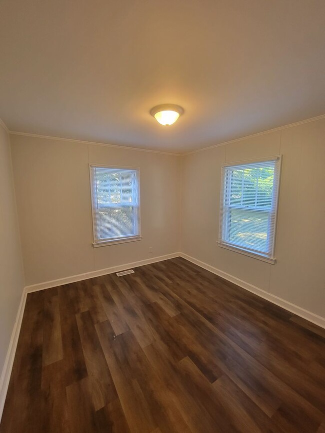 Building Photo - OLEANDER DRIVE - MINUTES TO WRIGHTSVILLE B...