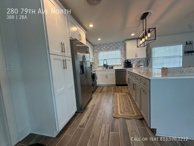 Building Photo - 280 79th Ave N