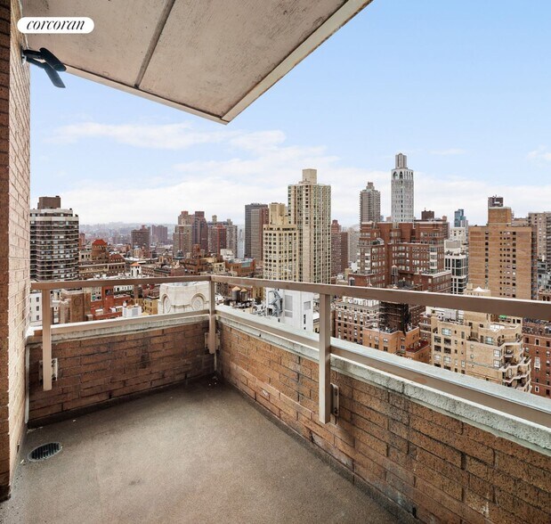 Building Photo - 30 E 85th St