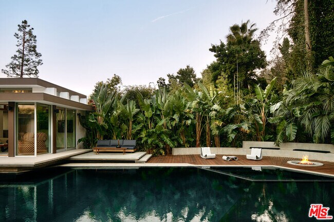 Building Photo - 1061 Loma Vista Dr