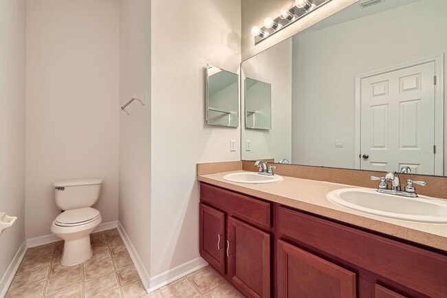 Building Photo - Windermere townhouse