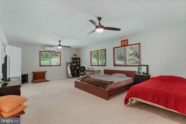 Building Photo - 5135 Summit Dr