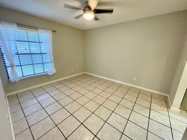 Building Photo - 827 Long Meadow Ct