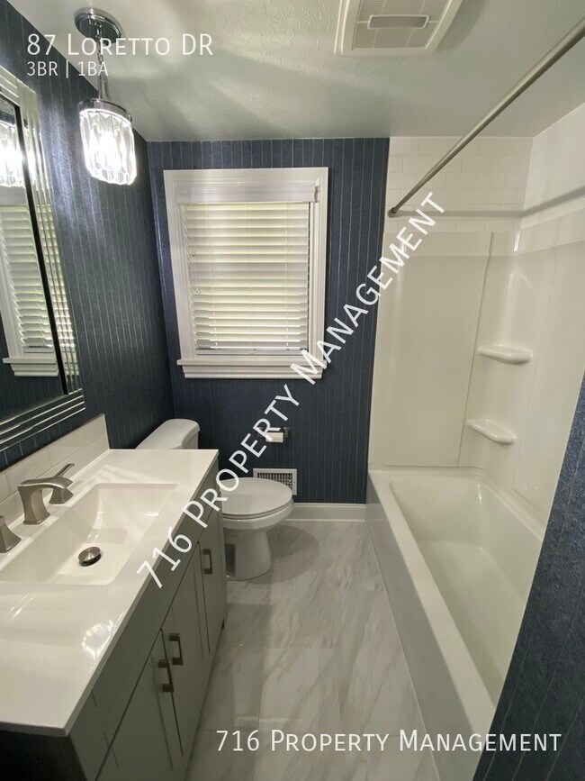 Building Photo - Newly Renovated Single Family Home! Move i...